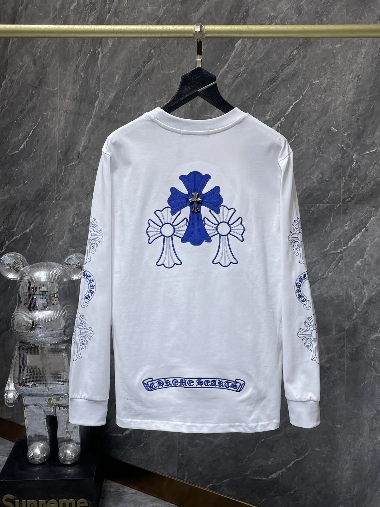 P180 Chrome Hearts🍁Long T Series🍁 Available simultaneously at counters❤️Fully upgraded fabrics! ! Crow Sanskrit letters blue cross arm horseshoe embroidered long-sleeved T. Re-engraved version 1:1 high weight original fabric 🌈Recommended colors: black white 🌈 Size: S, M, L, XL